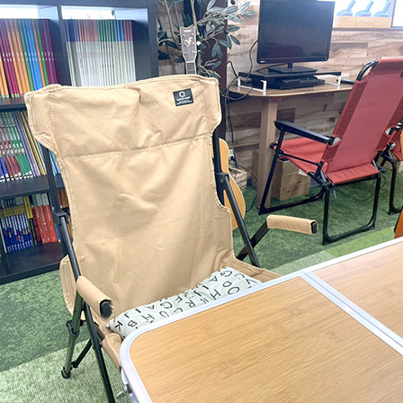 写真:キャンプ机